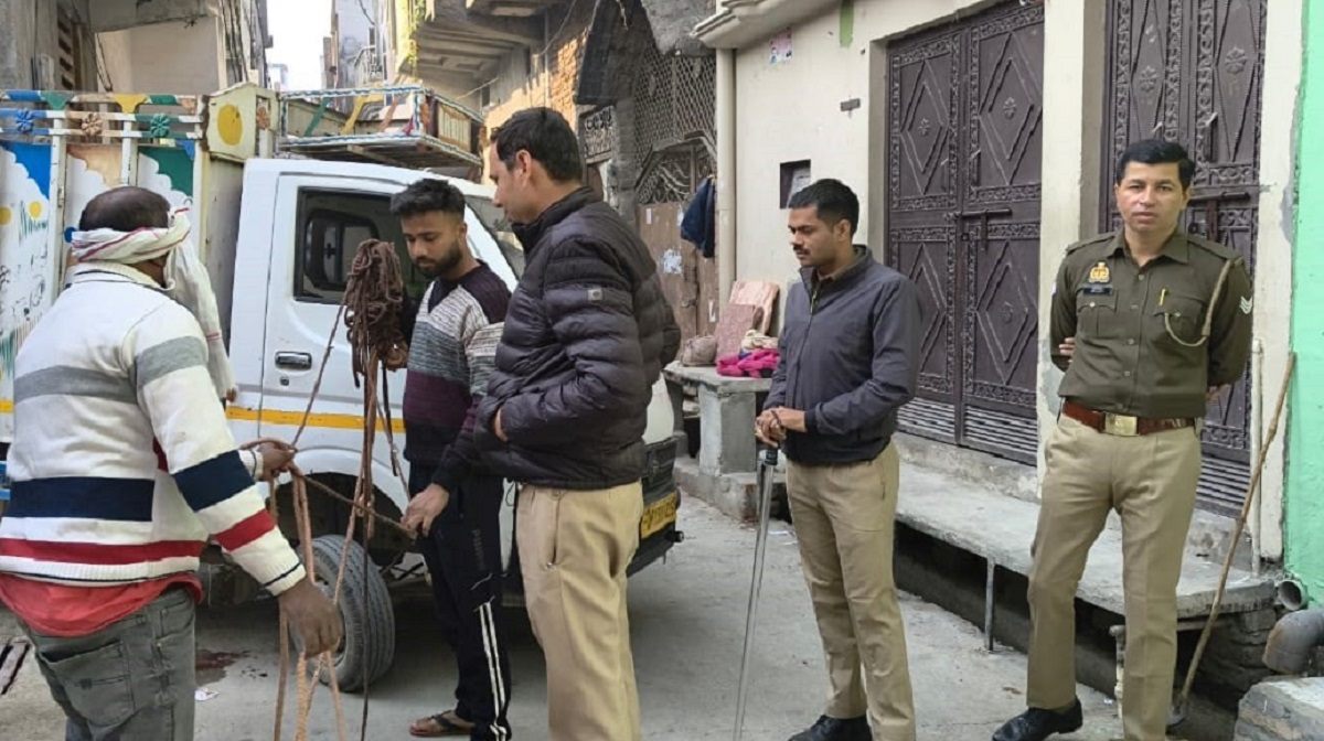 gangsters illegal slaughterhouse busted in meerut raid