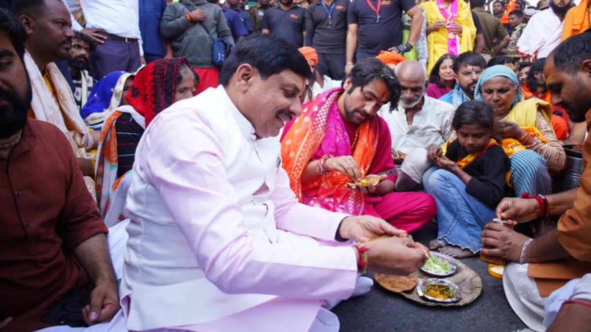 cm mohan yadav joins dhirendra shastris sanatan ekta padyatra