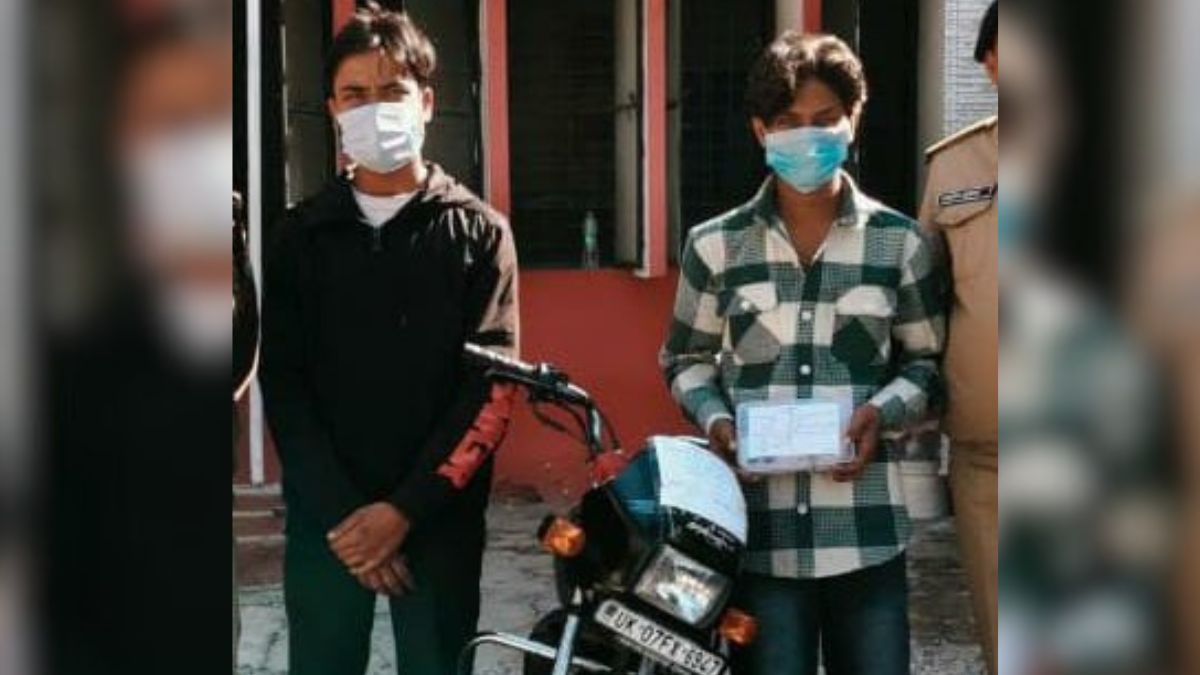 two arrested for snatching purse from review officer