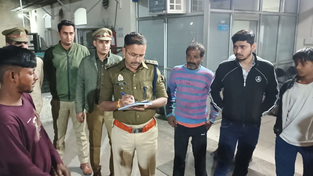 hapur firing over car dispute in noorpur eight injured