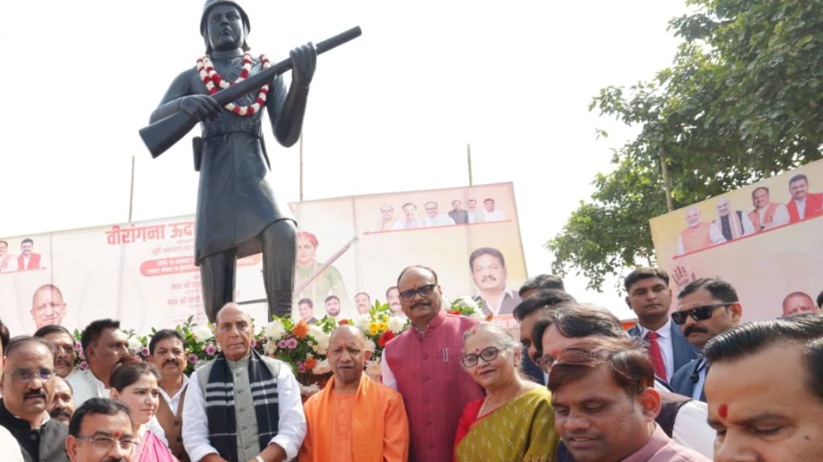 up news defence minister rajnath singh praised cm yogi adityanath effort for his contribution towards dalits and backward development