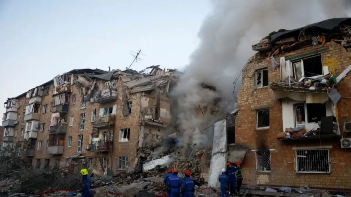 russia attacks ukraine with missiles and drones nine dead