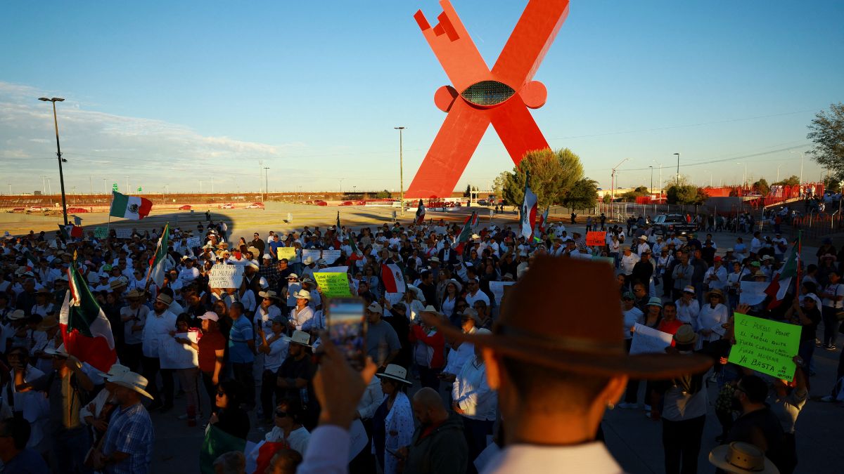 mexico youth protest crime corruption and clashes with police