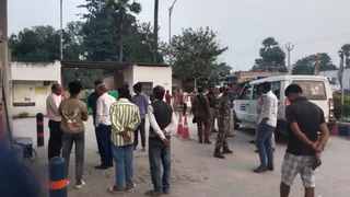 बेलसर पेट्रोल पंप नोजल मैन से 50 हजार की लूट। फोटो जागरण