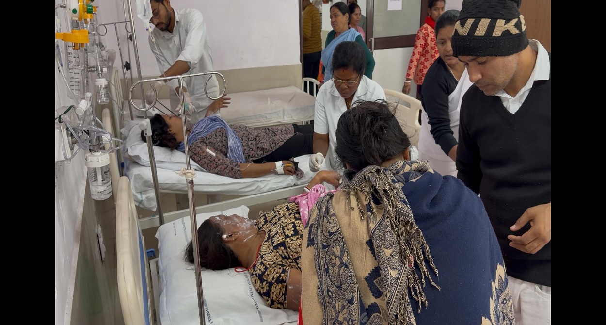 gas cylinder leak in chakradharpur retired railway employee injured