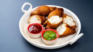 दही के शोले बनाने के लिए फॉलो करे ये आसान रेसिपी (Image Source: Freepik)