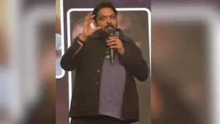 खलासी लाइन स्थित एलेनहाउस पब्लिक स्कूल में आयोजित कल्चरल फेस्ट को संबोधित करते अभिनेता फैसल मलिक। जागरण