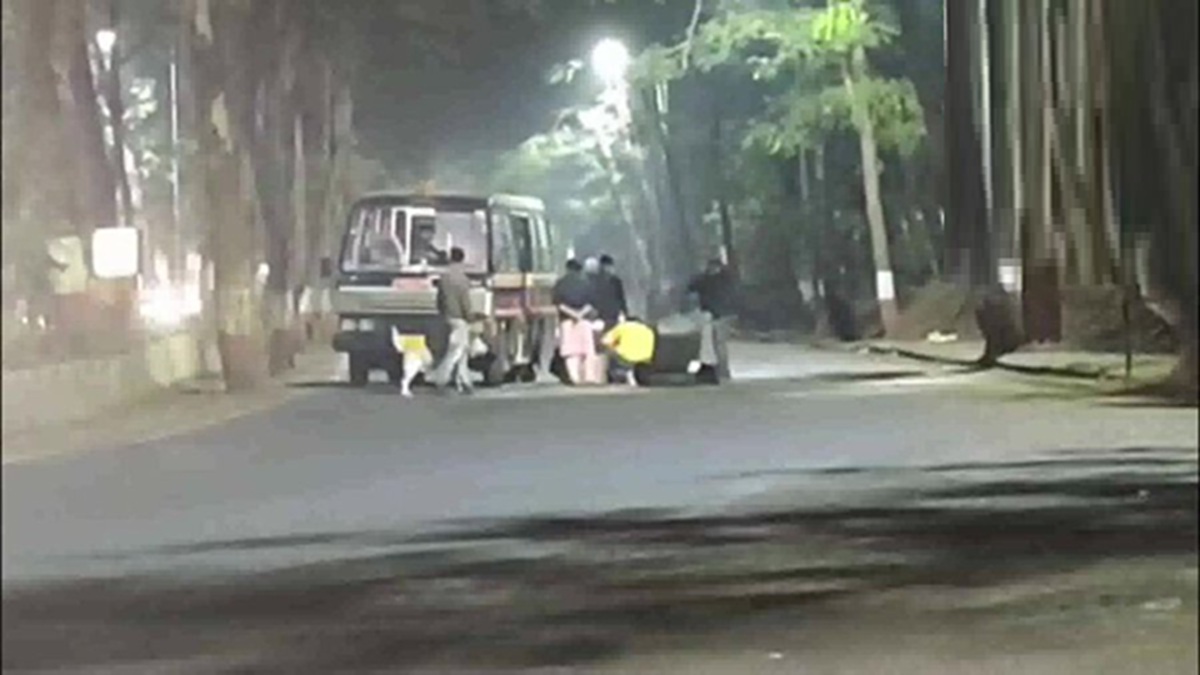 a suspicious bag was found in nashik govind nagar area dog squad arrived at the scene