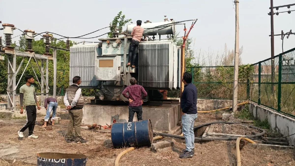 विद्युत सबस्टेशन में मेंटेनेंस के चलते 30 मुहल्लों की बिजली 8 घंटे रही गुल, 60 हजार की आबादी हुई परेशान
