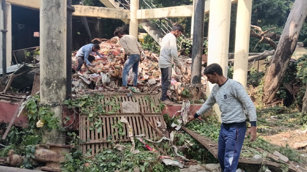 water tank repair at palika campus iit team inspects