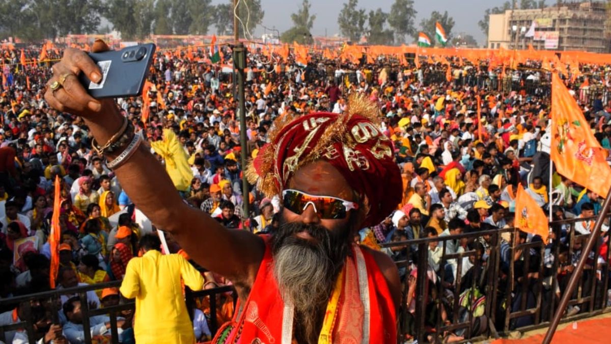 sanatan ekta yatra bageshwar dhams dhirendra shastri leads unity march in vrindavan