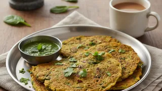 पालक चीला बनाने के लिए फॉलो करें ये आसान रेसिपी (Image Source: AI-Generated)
