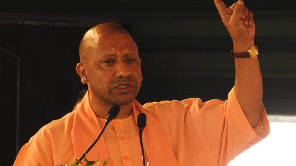 cm yogi adityanath and defense minister rajnath singh unveiled the statue of veerangana uda devi pasi