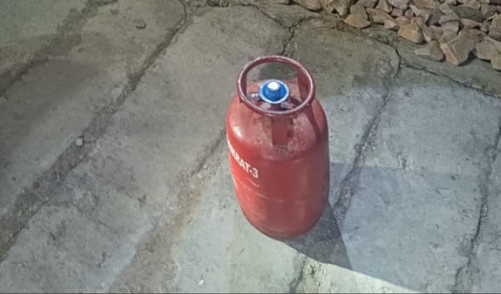 empty cylinder found on railway track train halted