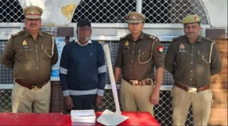 नांगल पुलिस की गिरफ्त में खड़ा पुत्र का हत्यारोपित पिता। सौ. पुलिस
