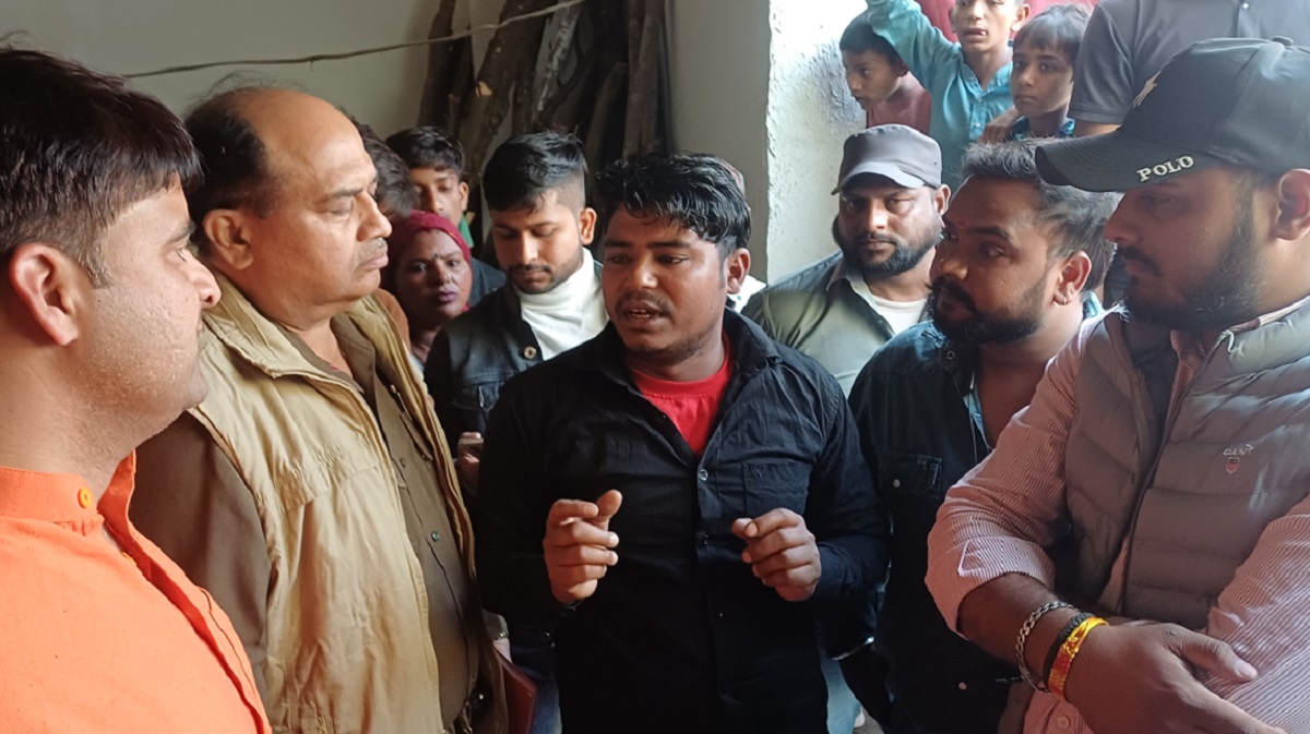 conversion attempt in muzaffarnagar vhp protest pastor absconds