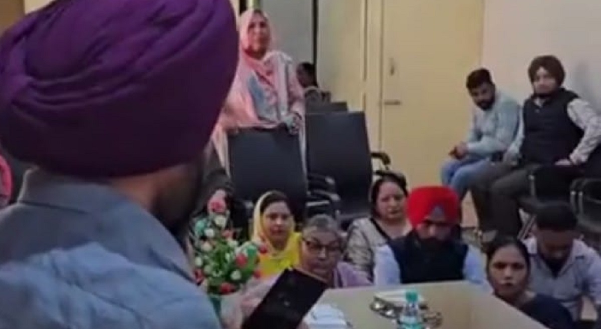 kharaar nagar council meeting disrupted councilors protest mla intervenes