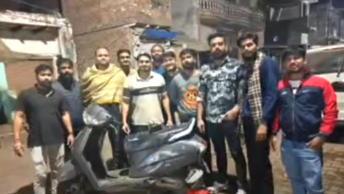 agra birthday celebration turns to street firing creates panic