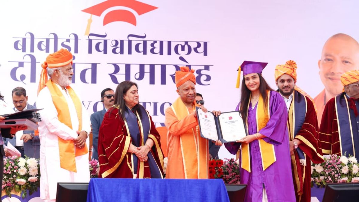 cm yogi adityanath in role of teacher in bbd university asked students to always look for solutions you will be successful