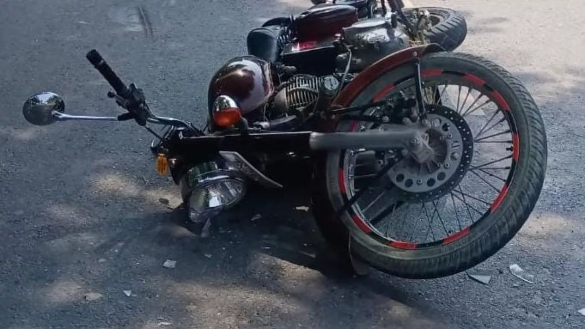 bikeauto collision injures three students in kodarma