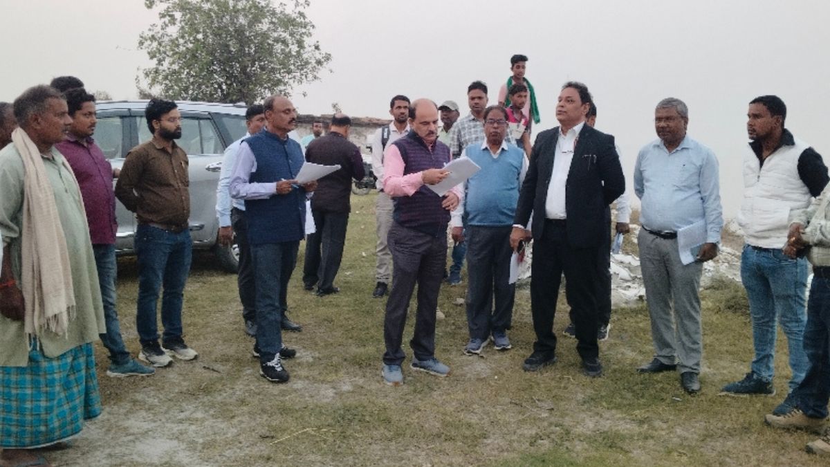 west champaran news special initiative to protect the vulnerable embankments of the gandak river