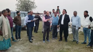 Bihar News: ठोकर की मरम्मत व सुदृढ़ीकरण को लेकर अधिकारियों ने बात की। जागरण