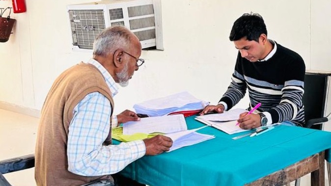 gonda voters seek help finding names in 2003 voter list
