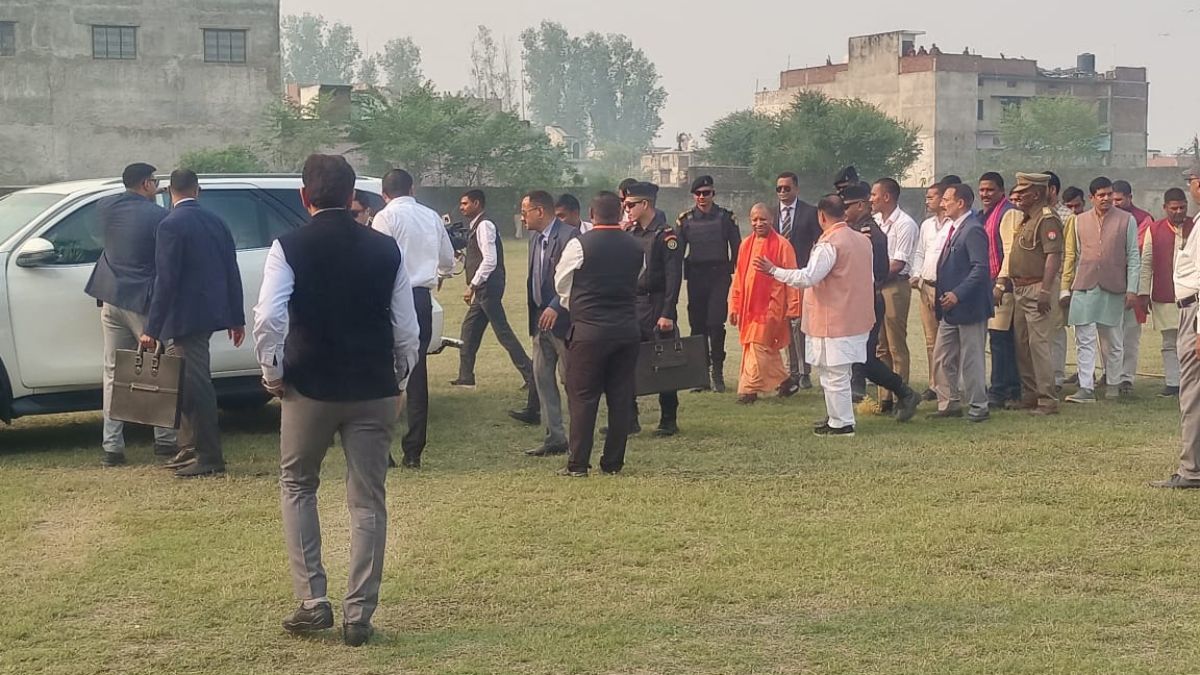 cm yogi pays tribute to deshbandhu nandanath in basti