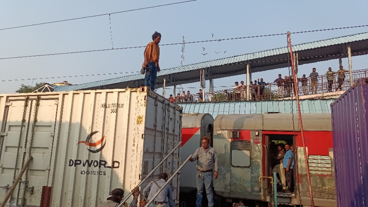 youth climbs goods train in dhanbad train halted news