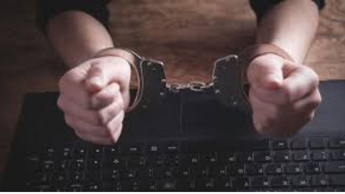 up crime delhi police arrested six from lucknow in matter of digital arrest of old lady in delhi