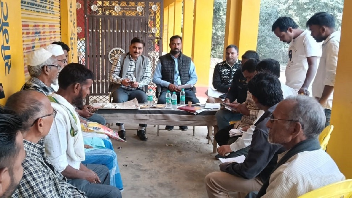 pratapgarh administration to take action on 7 jan seva kendra for negligence in farmer registry