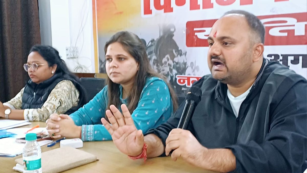 hapur voter list revision dm issues notices to absent blos