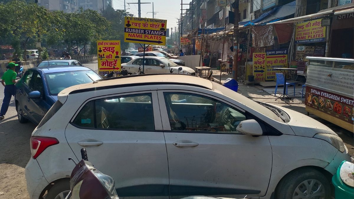 indirapuram encroachment footpath and road obstruction authorities ignoring