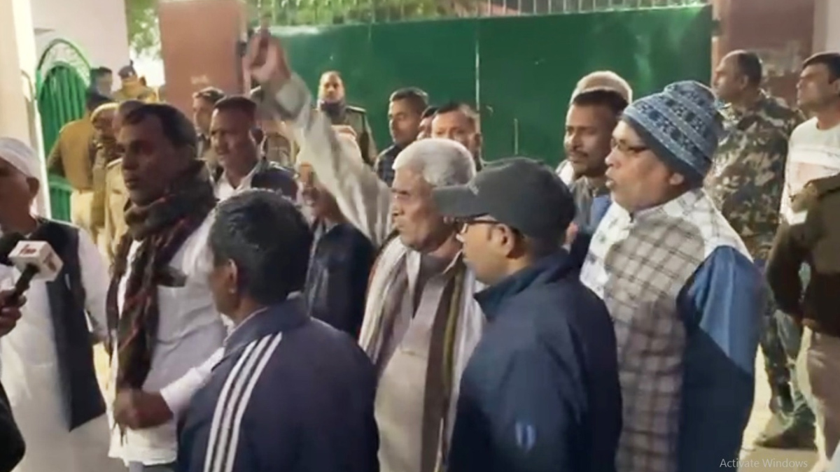 ruckus outside rabri residence during rjd meeting rohini acharya zindabad slogans