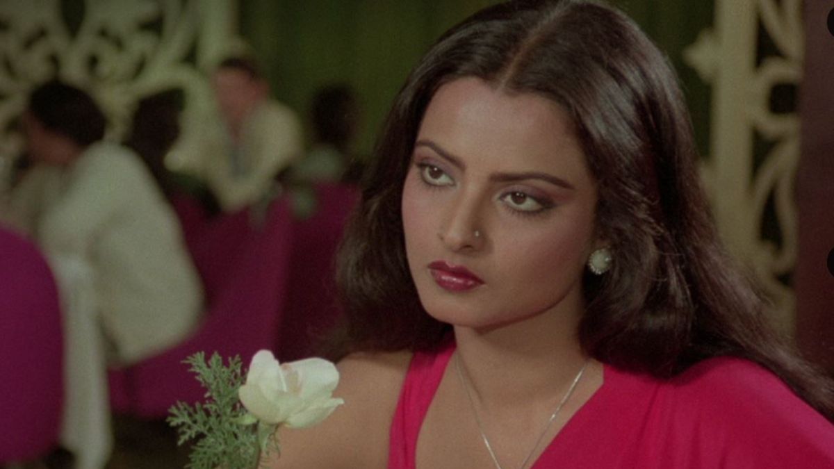 rekha is making comeback after 11 years with manish malhotra know about her networth