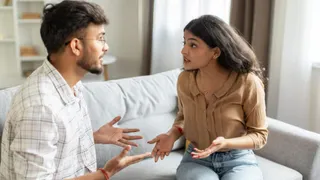 पार्टनर के साथ बातचीत में भूलकर भी न कहें ये 10 बातें (Image Source: Freepik)