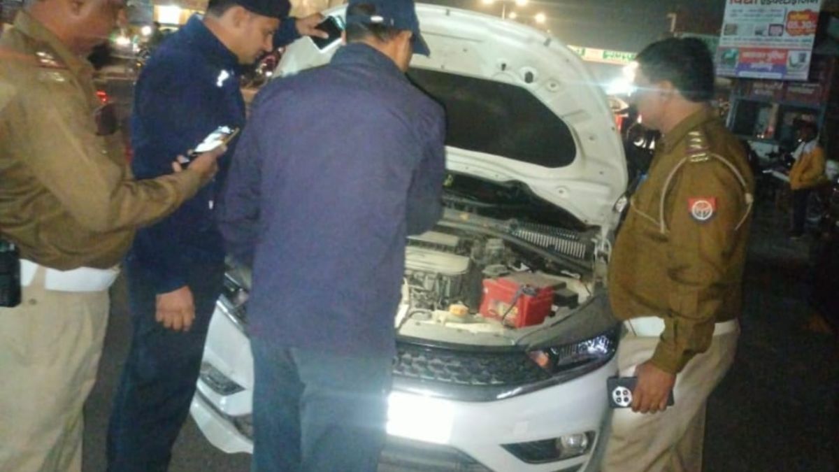 police removing black film from vehicles action on 1962 vehicles after delhi blast