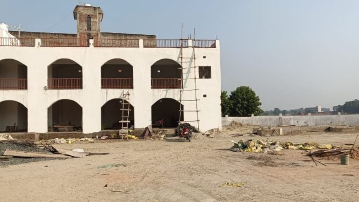 deluxe bus stand narkatiaganj construction facilities completion date