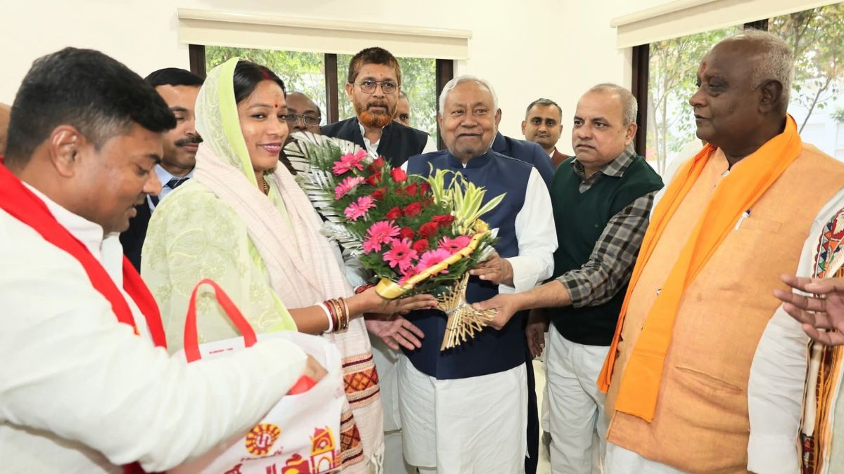 chhoti kumari meets cm nitish kumar after defeating khesari lal yadav demands development for chapra