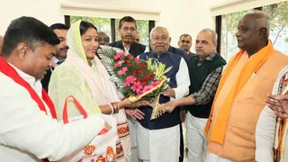 नीतीश कुमार से मिली छोटी कुमारी