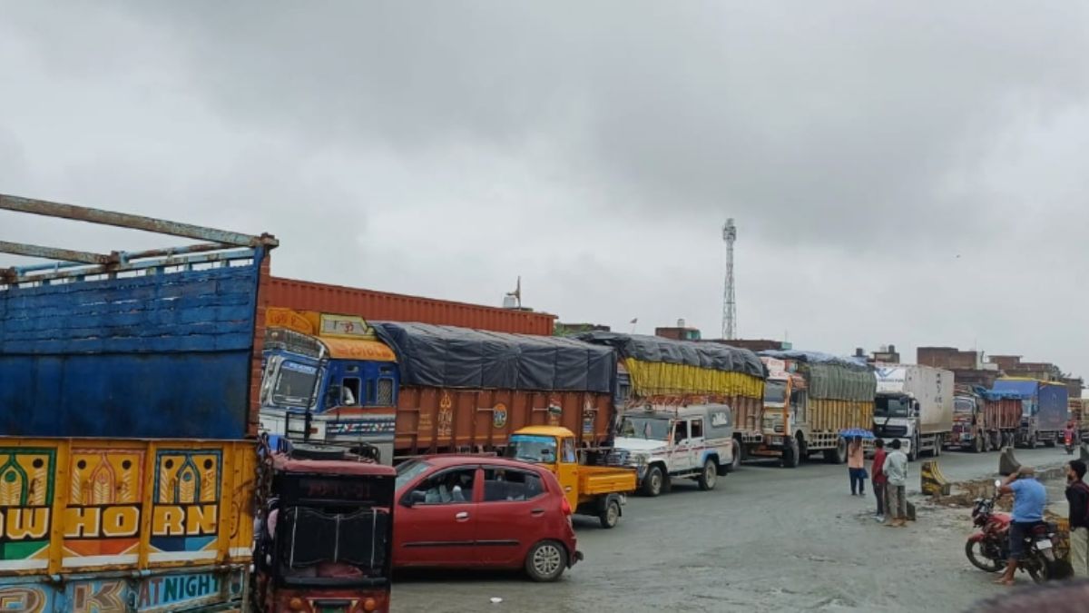 delhi kolkata highway traffic jams due to poor service road conditions