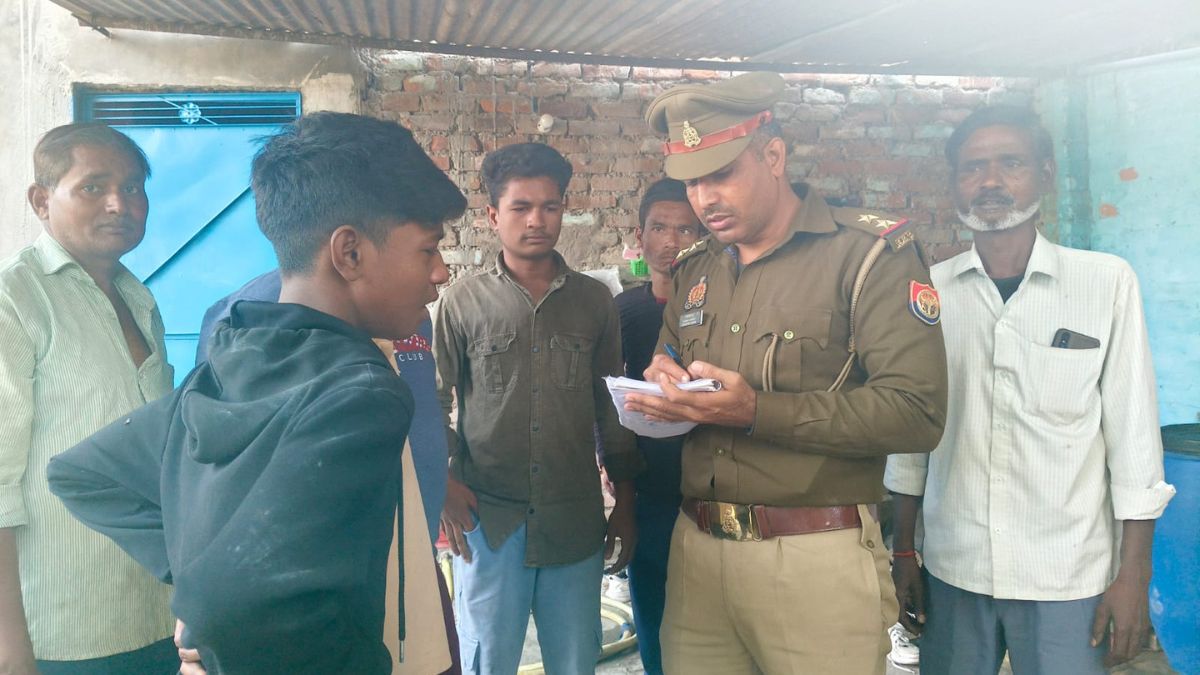 kanpur 18yearold commits suicide by hanging