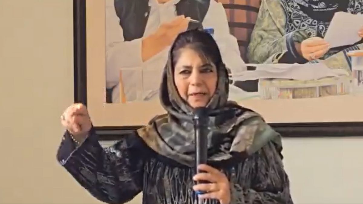 kashmir issue resonates in front of red fort mehbooba mufti speaks on delhi blasts video viral