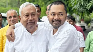 नीतीश कुमार अपने बेटे निशांत कुमाक के साथ