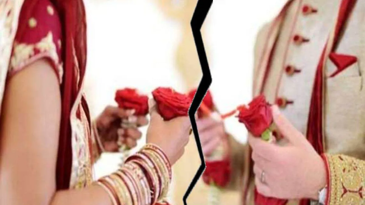 जयमाला कार्यक्रम में पुलिस लेकर पहुंची पहली पत्नी, बोली- इस लड़के के साथ मेरी...वीडियो वायरल
