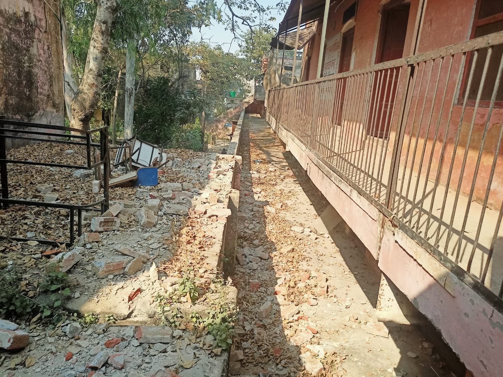 moradabad kkg college history department room ledge collapse