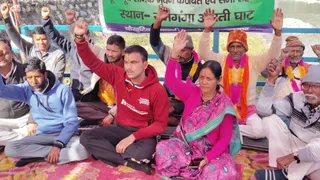 सीएचसी में विशेषज्ञ चिकित्सकों की तैनाती समेत बेहतर स्वास्थ्य सुविधाओं को लेकर चल रहा आंदोलन।