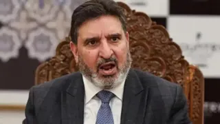 अपनी पार्टी के प्रधान अल्ताफ बुखारी ने सरकार से इस गंभीर मुद्दे पर ध्यान देने का आग्रह किया है ताकि सही कदम उठाए जा सकें।