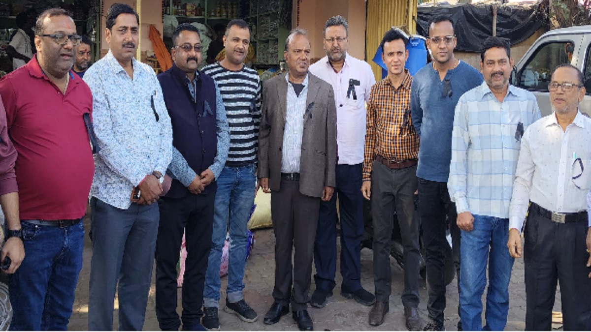 dhanbad traders hit the streets against rising crime demand police action