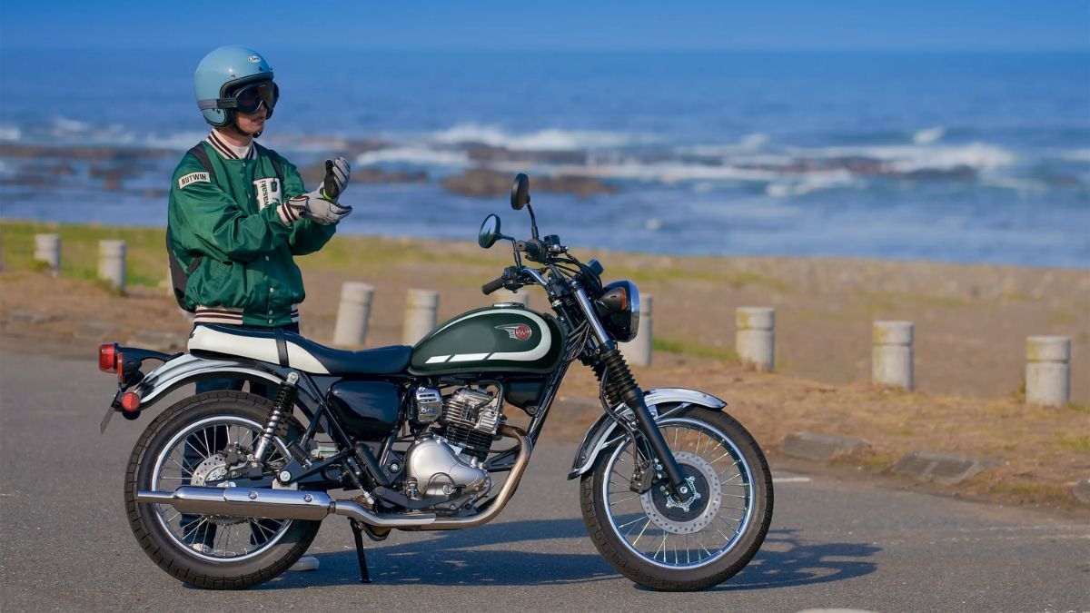 kawasaki w230 unveiled in uk retro roadster set to rival hunter 350